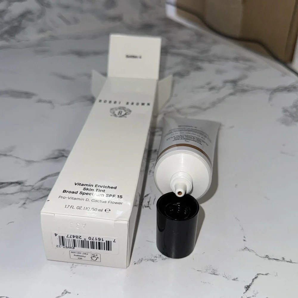 NWT Bobbi Brown vitamin enriched skin tint: Golden 4 Never used Still in box